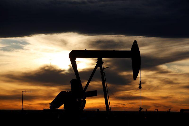 Giá dầu duy trì ổn định sau thông tin việc làm của Mỹ, ghi nhận tuần giảm giá mạnh nhất trong vòng ba tháng
