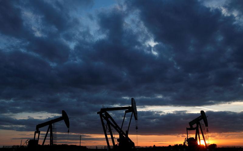  Giá dầu giảm hàng tuần sau khi giảm mạnh trong bối cảnh lo ngại về nhu cầu của Trung Quốc